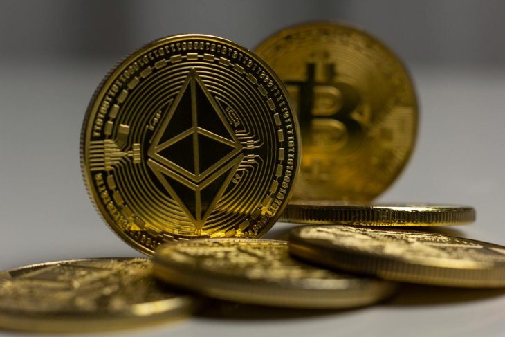 Valour ottiene approvazione FCA per ETP crypto retail su London Stock Exchange dal 26 gennaio 2026. Disponibili Bitcoin e Ethereum Physical Staking per investitori UK. Prima volta che prodotti crypto regolamentati sono accessibili al pubblico retail britannico.