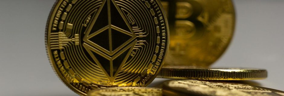 Valour ottiene approvazione FCA per ETP crypto retail su London Stock Exchange dal 26 gennaio 2026. Disponibili Bitcoin e Ethereum Physical Staking per investitori UK. Prima volta che prodotti crypto regolamentati sono accessibili al pubblico retail britannico.