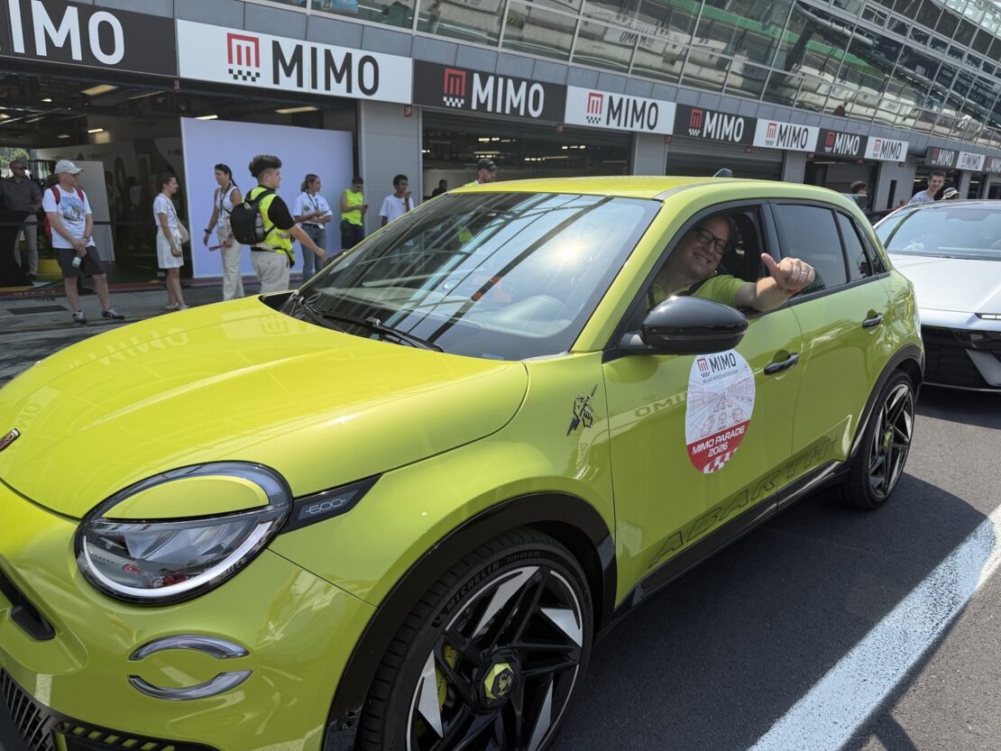 Michele Ficara Manganelli al volante dell'Abarth 600e Scorpionissima nella corsia box dell'Autodromo Nazionale Monza durante MIMO 2026