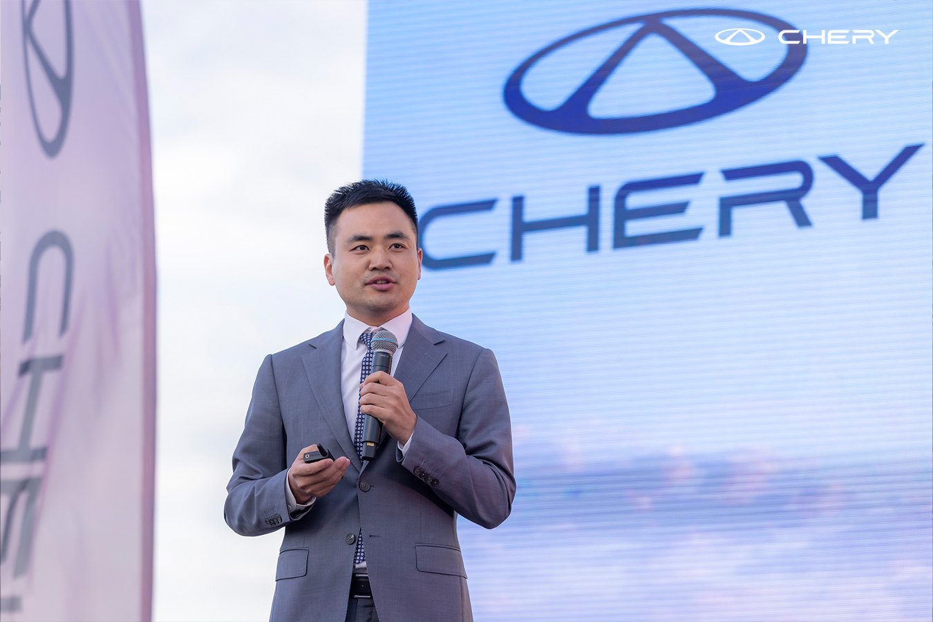 Aaron Zheng Executive Deputy General Man