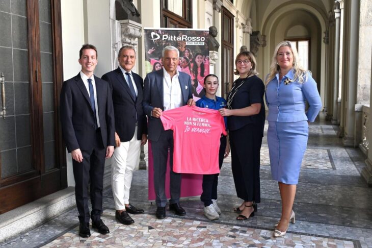 PittaRosso Pink Parade a Milano sostiene la ricerca sul tumore al seno