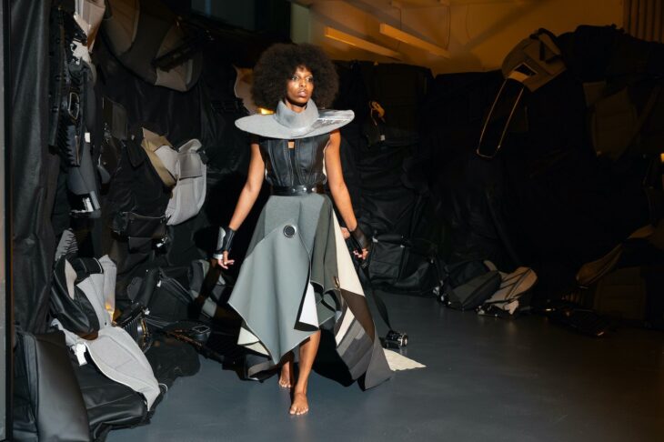 The Daily Crash trasforma airbag e cinture in moda al Volvo Studio Milano