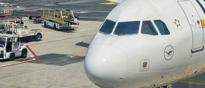 Power bank prende fuoco su un volo Lufthansa: atterraggio d’emergenza a Lione