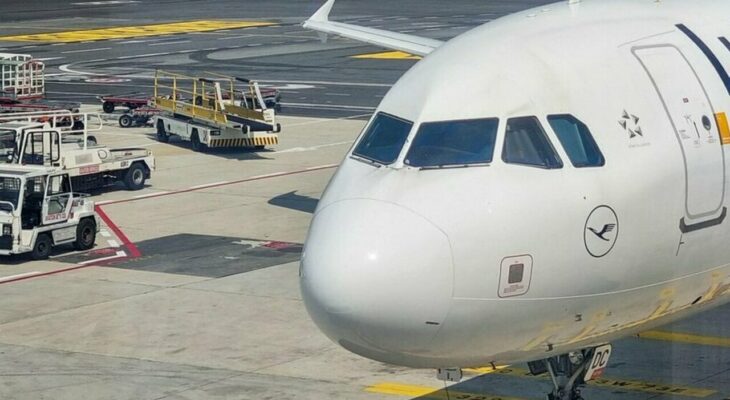 Power bank prende fuoco su un volo Lufthansa: atterraggio d’emergenza a Lione