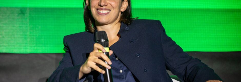 Elly Schlein propone un patto contro le manipolazioni dell’IA