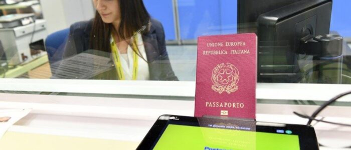Poste Italiane supera le 300 mila richieste di passaporto