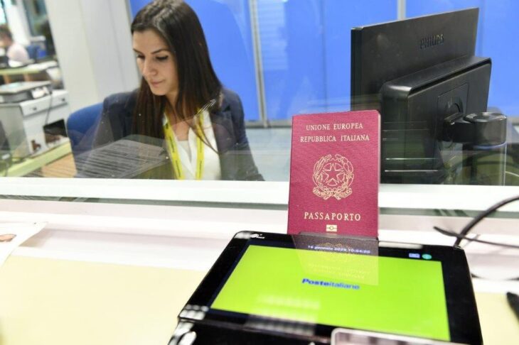 Poste Italiane supera le 300 mila richieste di passaporto