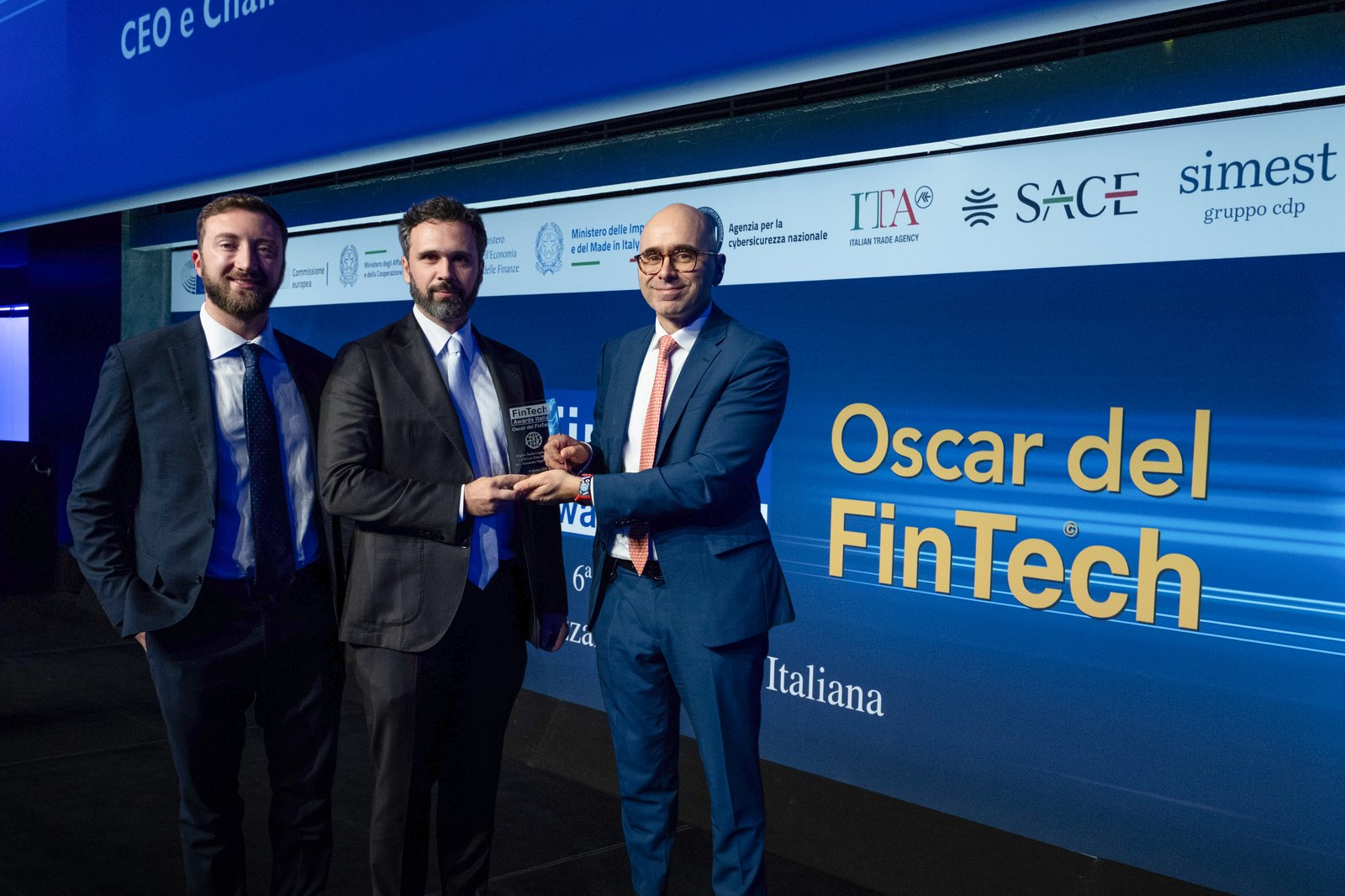 Premiazione sul palco dei FinTech Awards Italia 2026