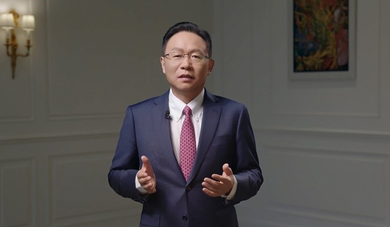 Foto ufficiale Huawei David Wang durante la keynote di apertura