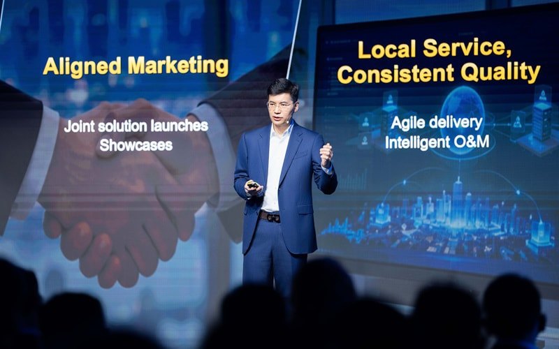 Foto ufficiale Huawei Leo Chen presenta le iniziative del framework SCALE