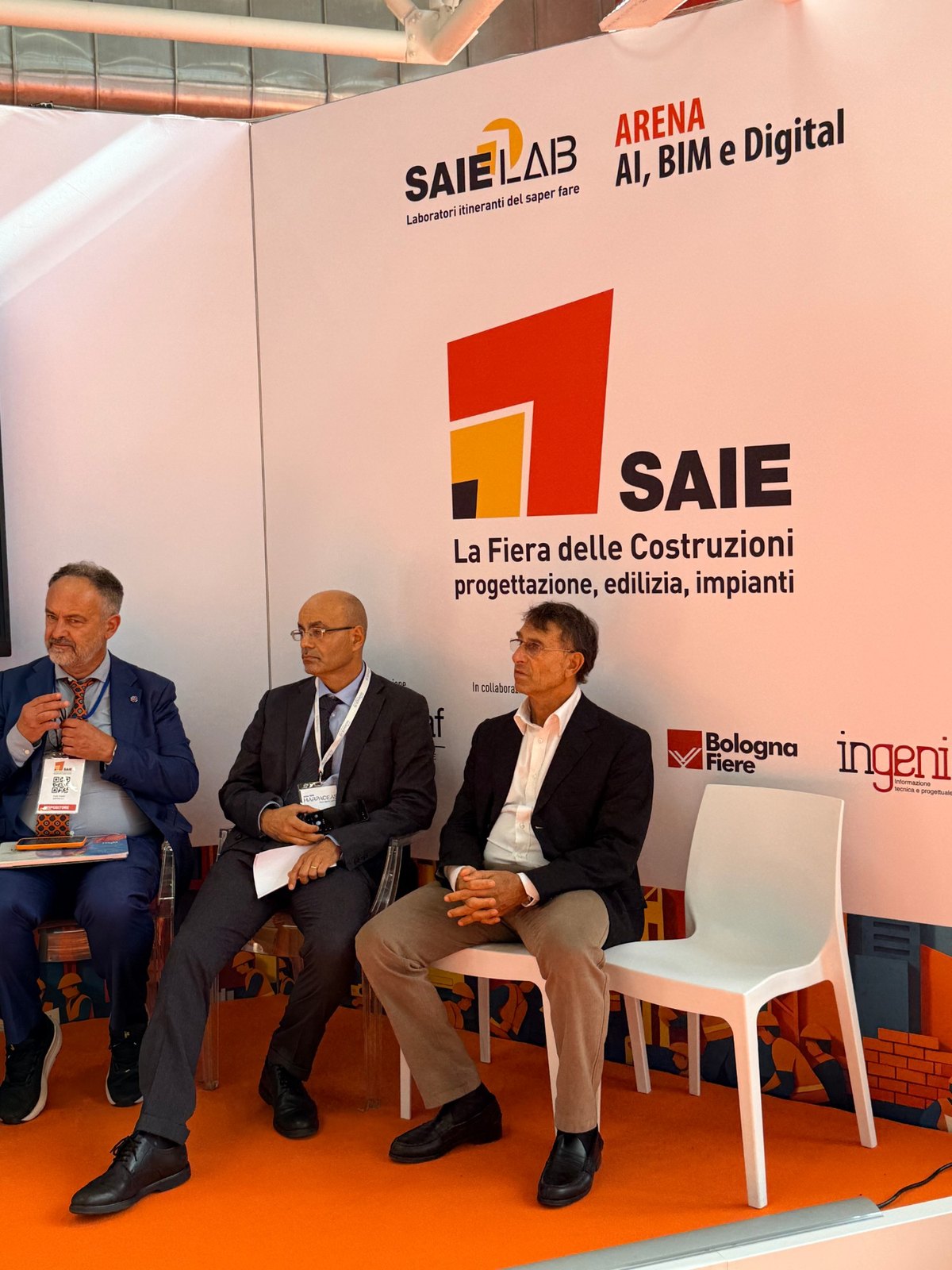 Relatori sul palco dell'Arena AI, BIM e Digital del SAIE 2026