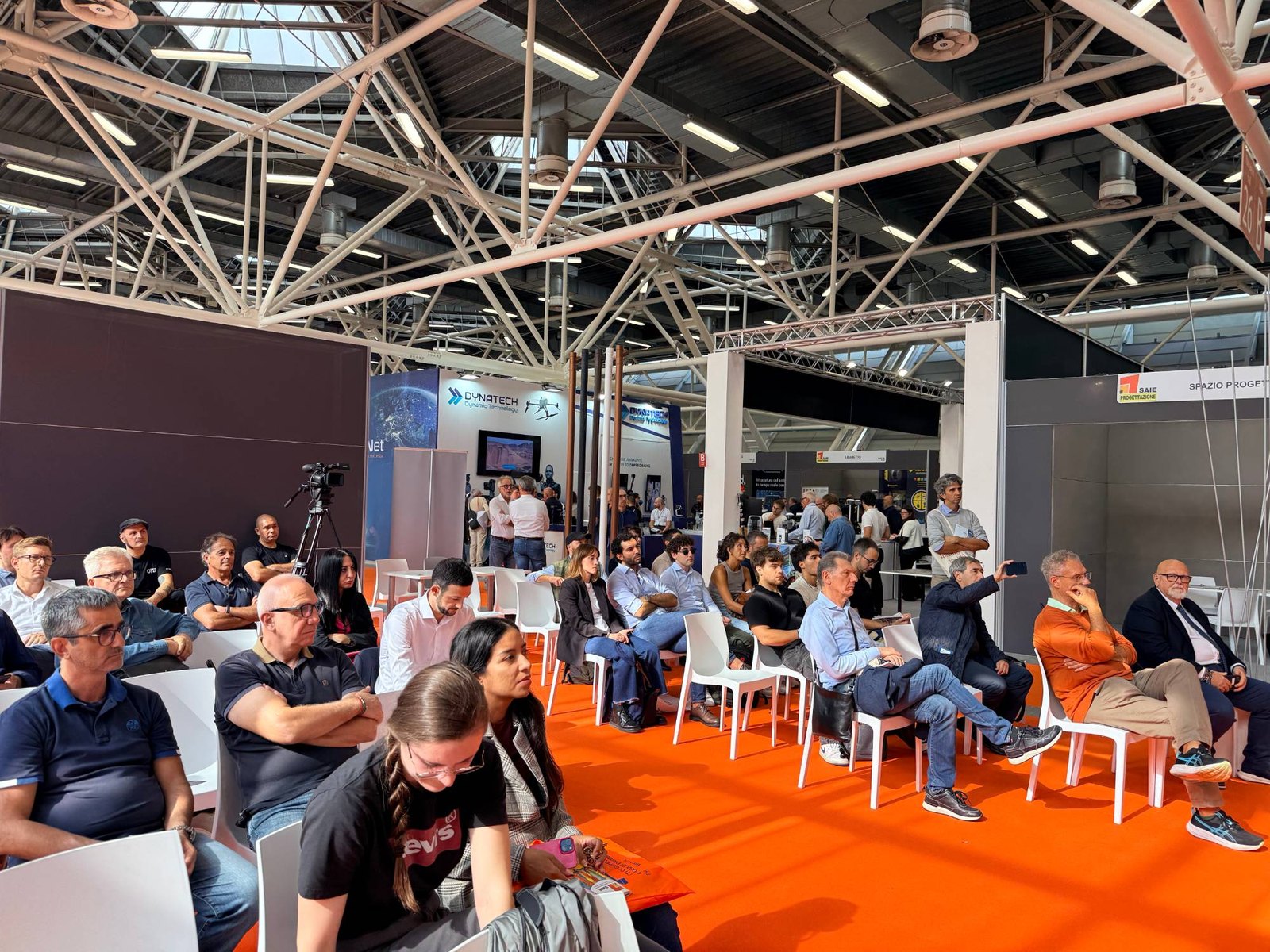 Il pubblico del convegno nell'Arena AI, BIM e Digital del SAIE 2026 di Bologna