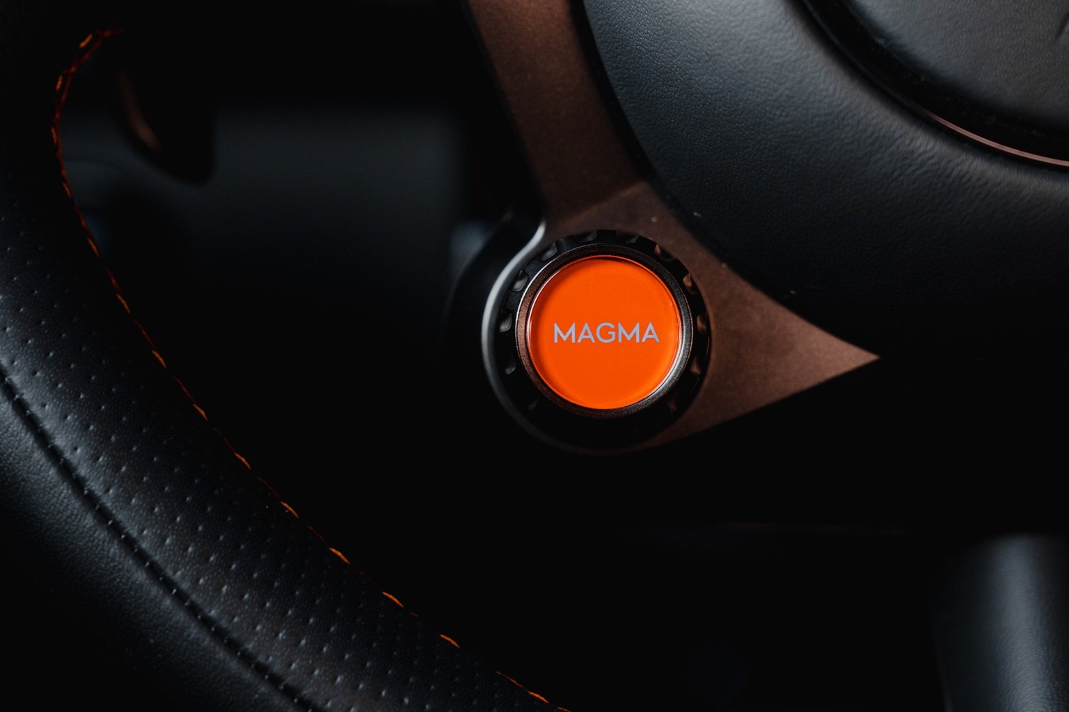 Genesis GV60 Magma interni 2